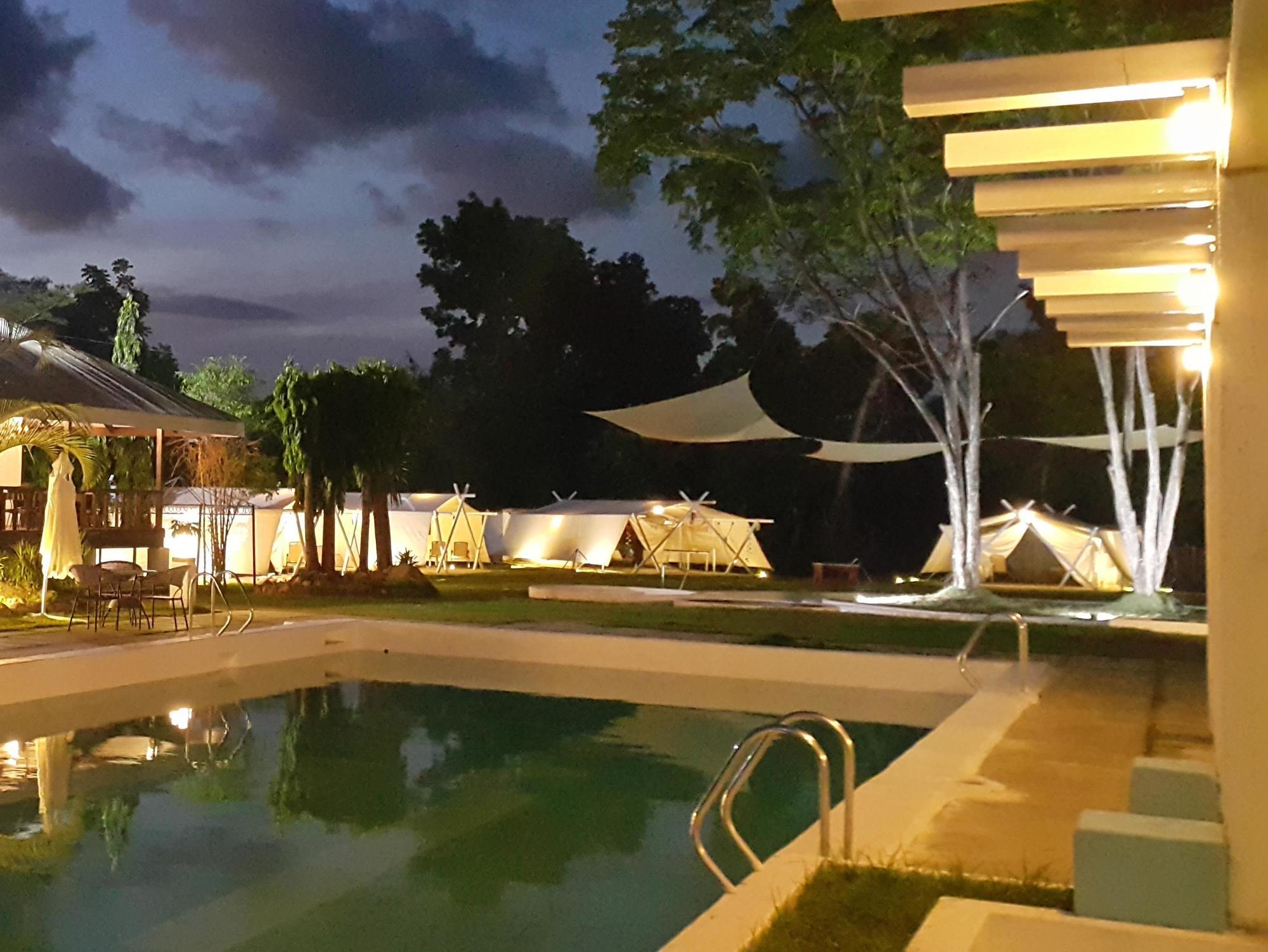 Blue Hotel And Resort Каламба Экстерьер фото