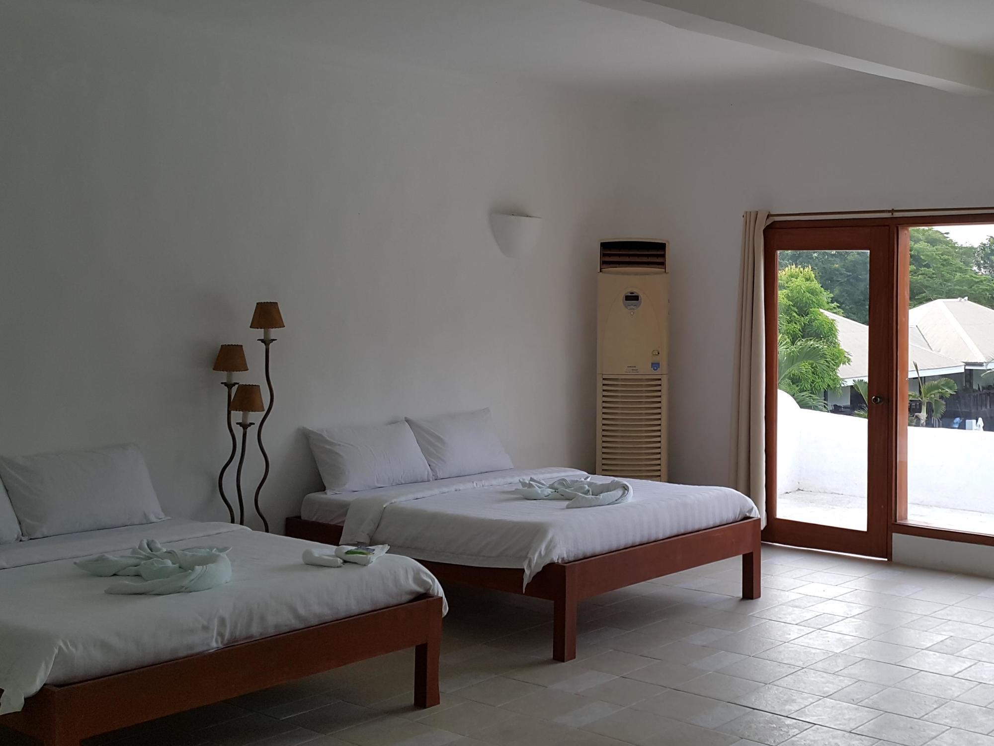 Blue Hotel And Resort Каламба Экстерьер фото